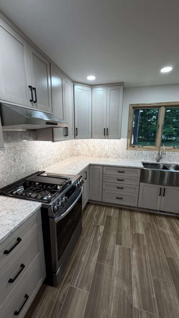 Kitchen remodel with gas range and white cabinets by Nuvista Designs General Contractors in Bergen County, NJ
